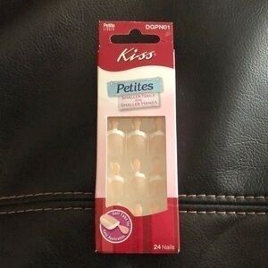 Kiss nails petite size
